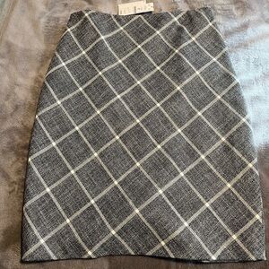 Gray Pencil Skirt with Knee-length Design